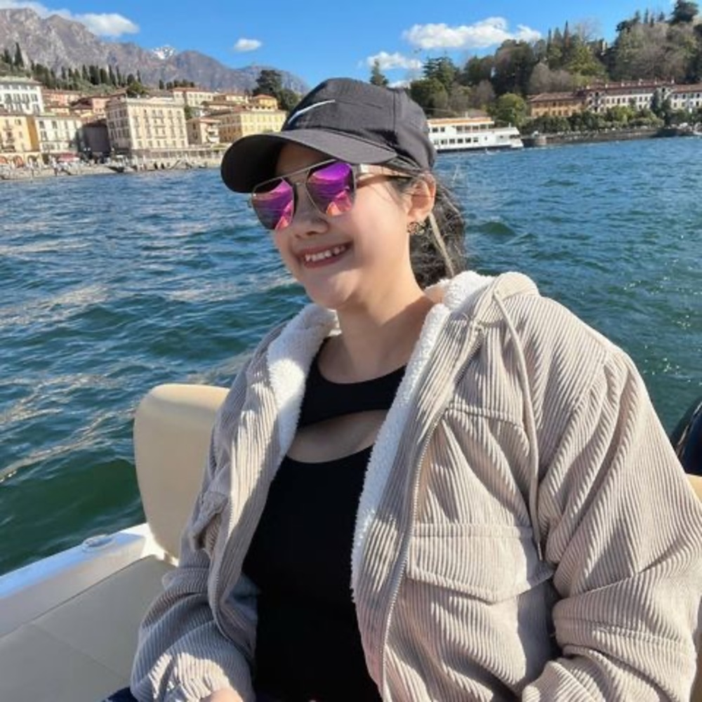 Meet your Posher, Lily